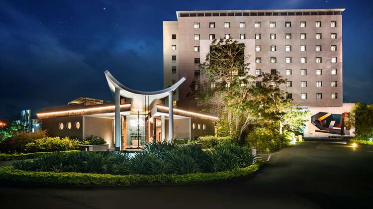 Hennessy Park Hotel Exterior