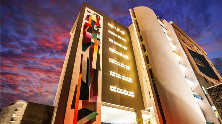 Hennessy Park Hotel Exterior