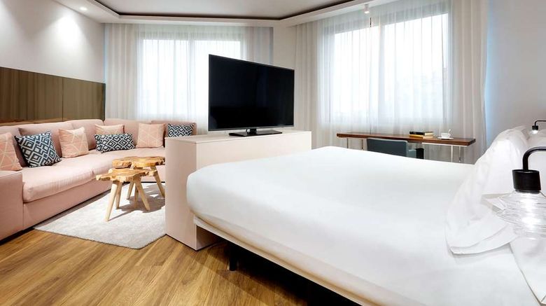 <b>Hotel Icaria Barcelona Room</b>. Images powered by <a href="https://iceportal.shijigroup.com/" title="IcePortal" target="_blank">IcePortal</a>.