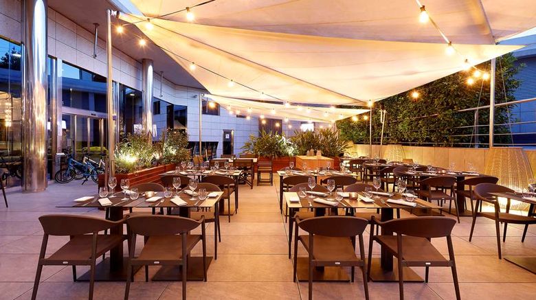 <b>Hotel Icaria Barcelona Restaurant</b>. Images powered by <a href="https://iceportal.shijigroup.com/" title="IcePortal" target="_blank">IcePortal</a>.