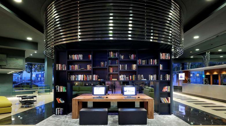 <b>Hotel Icaria Barcelona Lobby</b>. Images powered by <a href="https://iceportal.shijigroup.com/" title="IcePortal" target="_blank">IcePortal</a>.