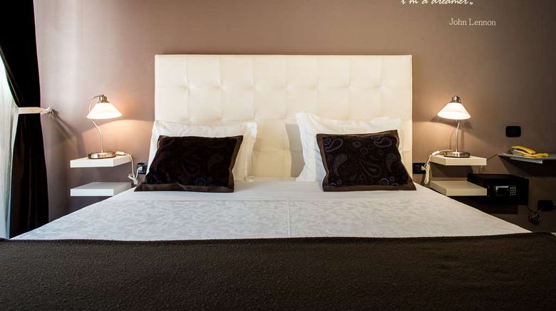 <b>Hotel Mirage Florence Room</b>. Images powered by <a href="https://iceportal.shijigroup.com/" title="IcePortal" target="_blank">IcePortal</a>.