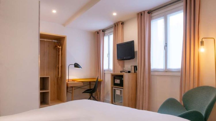 Hotel Arc de Triomphe Room
