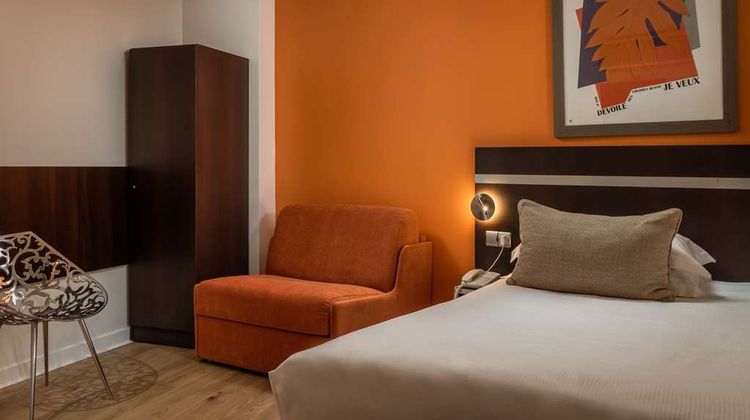 Hotel Arc de Triomphe Room