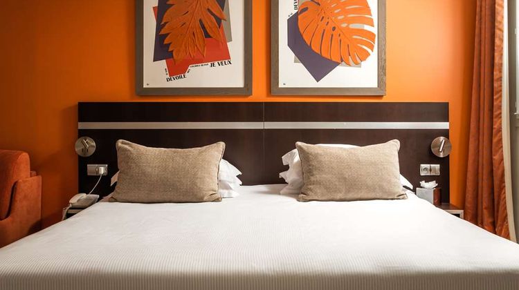 Hotel Arc de Triomphe Room