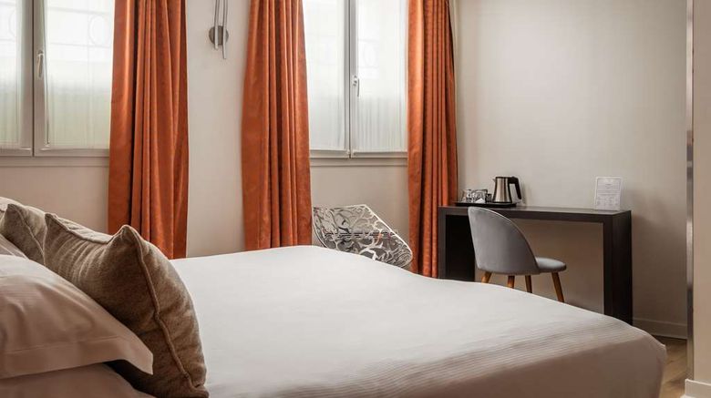 <b>Hotel Arc de Triomphe Room</b>. Images powered by <a href="https://iceportal.shijigroup.com/" title="IcePortal" target="_blank">IcePortal</a>.