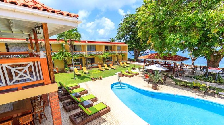<b>Sunset Shores Beach Hotel Pool</b>. Images powered by <a href="https://iceportal.shijigroup.com/" title="IcePortal" target="_blank">IcePortal</a>.