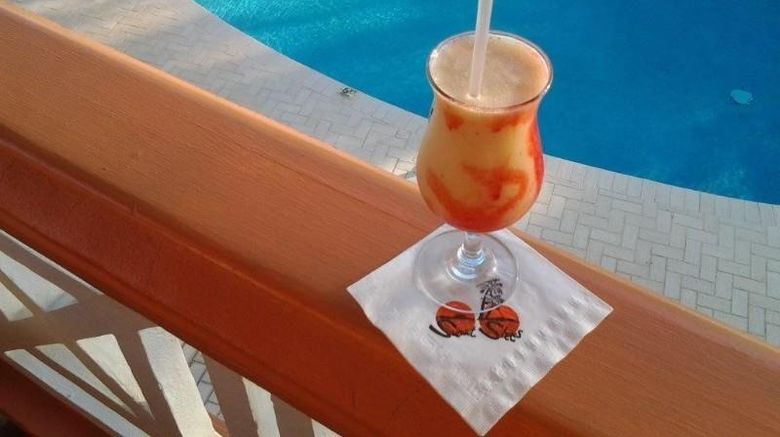<b>Sunset Shores Beach Hotel Pool</b>. Images powered by <a href="https://iceportal.shijigroup.com/" title="IcePortal" target="_blank">IcePortal</a>.