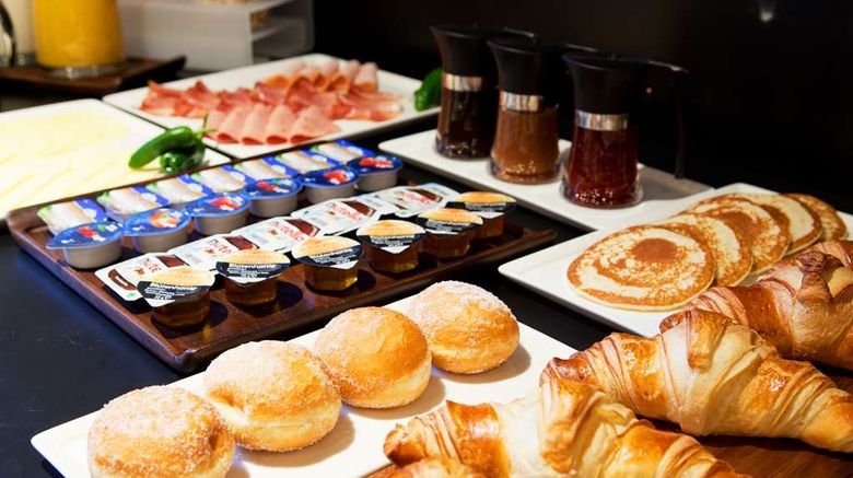 <b>Catalonia Berlin Mitte Hotel Restaurant</b>. Images powered by <a href="https://iceportal.shijigroup.com/" title="IcePortal" target="_blank">IcePortal</a>.
