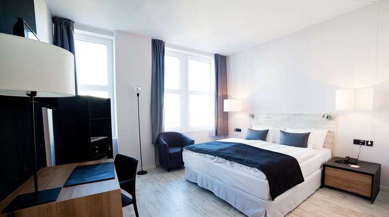 <b>Catalonia Berlin Mitte Hotel Room</b>. Images powered by <a href="https://iceportal.shijigroup.com/" title="IcePortal" target="_blank">IcePortal</a>.