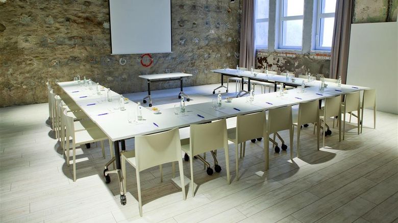 <b>Catalonia Berlin Mitte Hotel Meeting</b>. Images powered by <a href="https://iceportal.shijigroup.com/" title="IcePortal" target="_blank">IcePortal</a>.