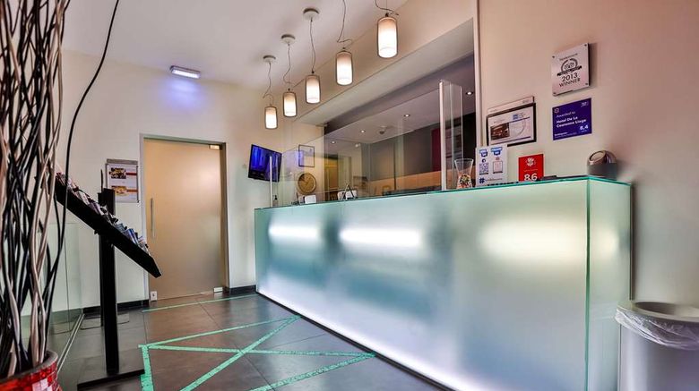 <b>Husa de la Couronne Lobby</b>. Images powered by <a href="https://iceportal.shijigroup.com/" title="IcePortal" target="_blank">IcePortal</a>.