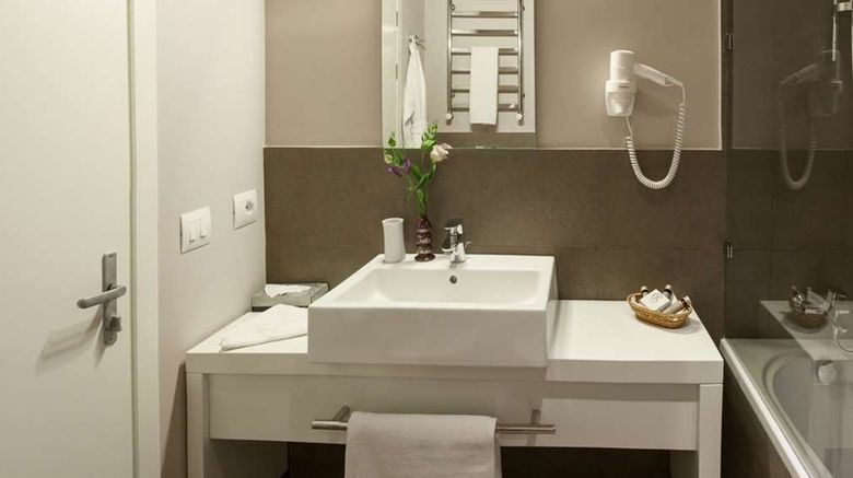 <b>Continental Business Hotel Room</b>. Images powered by <a href="https://iceportal.shijigroup.com/" title="IcePortal" target="_blank">IcePortal</a>.