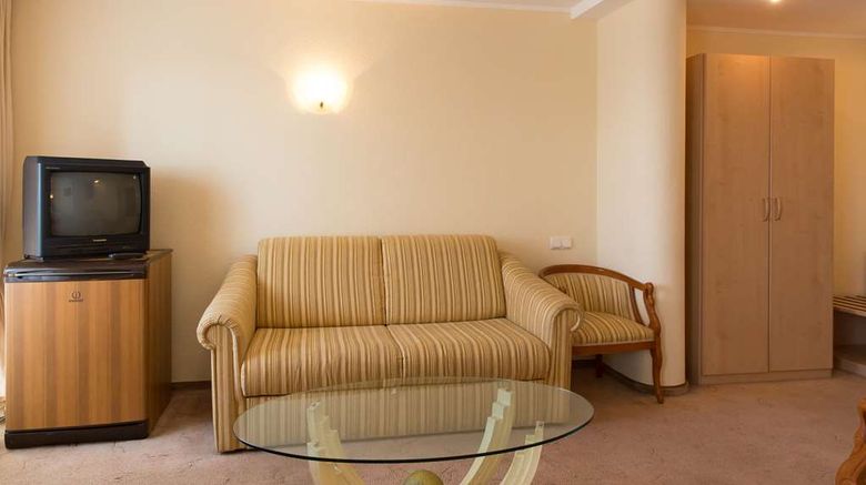 <b>Hotel Express Room</b>. Images powered by <a href="https://iceportal.shijigroup.com/" title="IcePortal" target="_blank">IcePortal</a>.