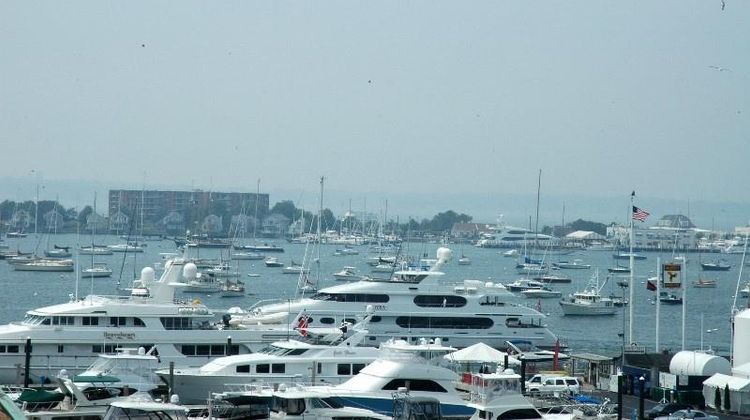 Newport Bay Club & Hotel Exterior