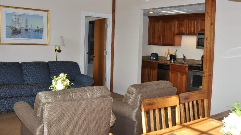 <b>Newport Bay Club & Hotel Room</b>. Images powered by <a href="https://iceportal.shijigroup.com/" title="IcePortal" target="_blank">IcePortal</a>.