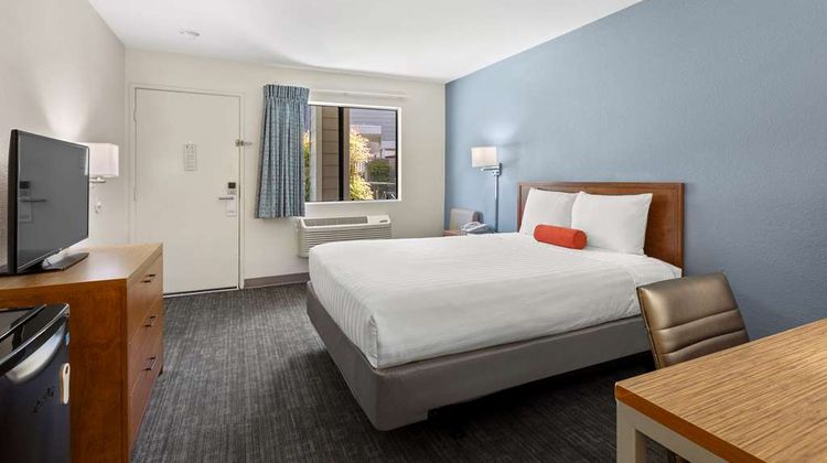 Good Nite Inn Room