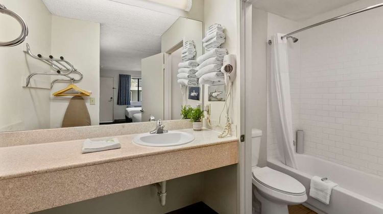 Good Nite Inn Room