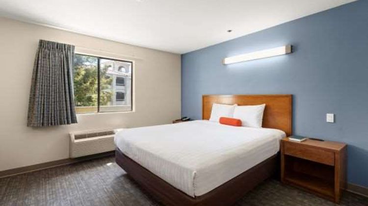 Good Nite Inn Room