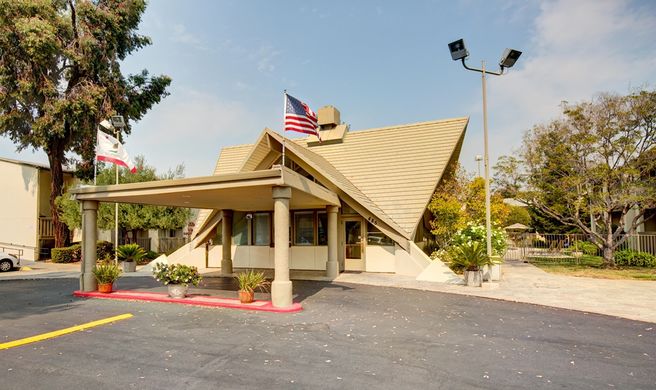 Good Nite Inn Exterior