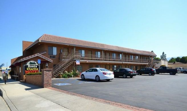 Santa Clarita Motel Exterior