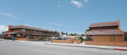 Santa Clarita Motel Exterior