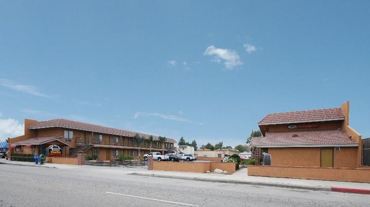 Santa Clarita Motel Exterior
