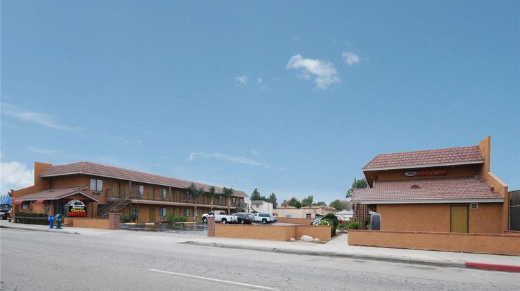 Santa Clarita Motel Exterior