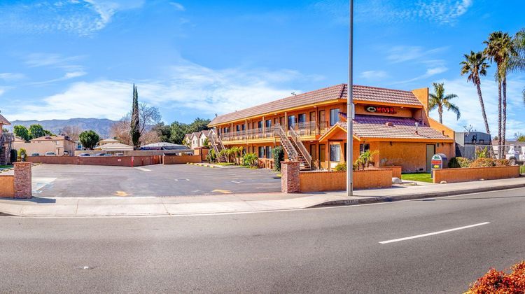 Santa Clarita Motel Exterior