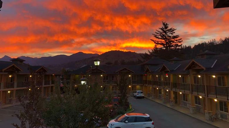 <b>Vedder River Inn Exterior</b>. Images powered by <a href="https://iceportal.shijigroup.com/" title="IcePortal" target="_blank">IcePortal</a>.