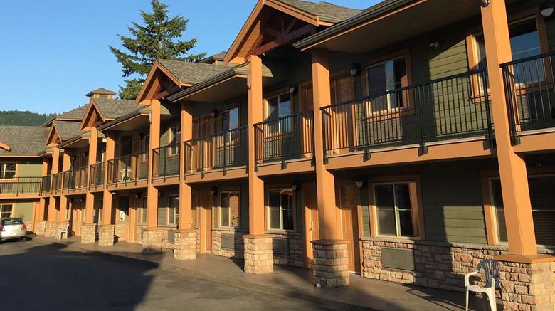 <b>Vedder River Inn Exterior</b>. Images powered by <a href="https://iceportal.shijigroup.com/" title="IcePortal" target="_blank">IcePortal</a>.