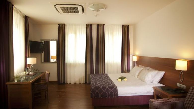 <b>Hotel Galileo Room</b>. Images powered by <a href="https://iceportal.shijigroup.com/" title="IcePortal" target="_blank">IcePortal</a>.
