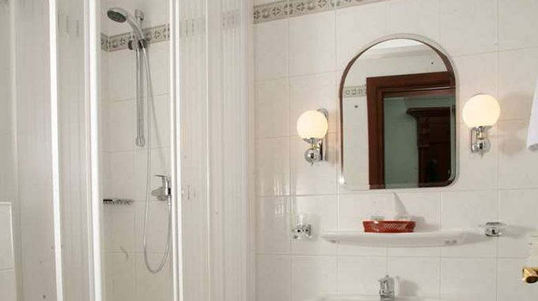 <b>Salute Hotel Room</b>. Images powered by <a href="https://iceportal.shijigroup.com/" title="IcePortal" target="_blank">IcePortal</a>.
