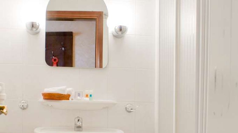 <b>Salute Hotel Room</b>. Images powered by <a href="https://iceportal.shijigroup.com/" title="IcePortal" target="_blank">IcePortal</a>.