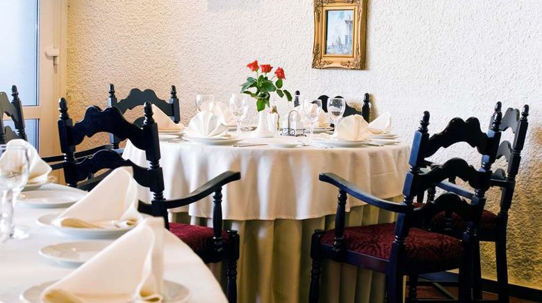 <b>Salute Hotel Restaurant</b>. Images powered by <a href="https://iceportal.shijigroup.com/" title="IcePortal" target="_blank">IcePortal</a>.