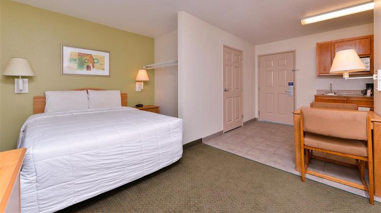 <b>Americas Best Value Inn & Suites Room</b>. Images powered by <a href="https://iceportal.shijigroup.com/" title="IcePortal" target="_blank">IcePortal</a>.