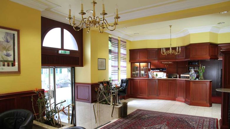 <b>TOP Hotel Amberger Lobby</b>. Images powered by <a href="https://iceportal.shijigroup.com/" title="IcePortal" target="_blank">IcePortal</a>.