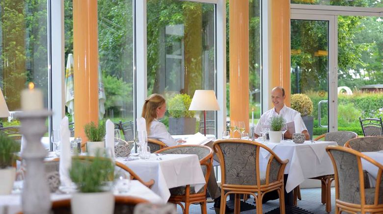 <b>TOP CountryLine Seehotel Restaurant</b>. Images powered by <a href="https://iceportal.shijigroup.com/" title="IcePortal" target="_blank">IcePortal</a>.