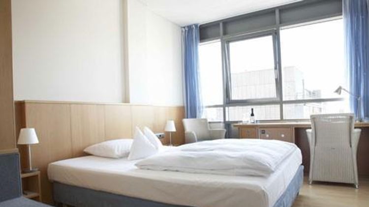 TOP VCH Hotel Baseler Hof Room