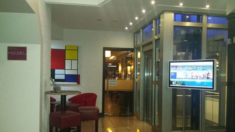 <b>TOP Hotel Hohenstaufen Koblenz Lobby</b>. Images powered by <a href="https://iceportal.shijigroup.com/" title="IcePortal" target="_blank">IcePortal</a>.
