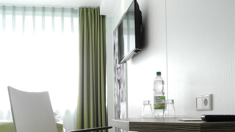 TOP EMBRACE HotelSportforum Room