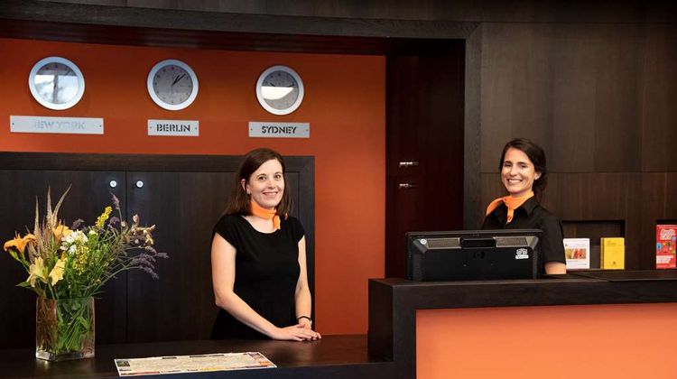 TOP EMBRACE Hotel Grenzfall Berlin Mitte Lobby