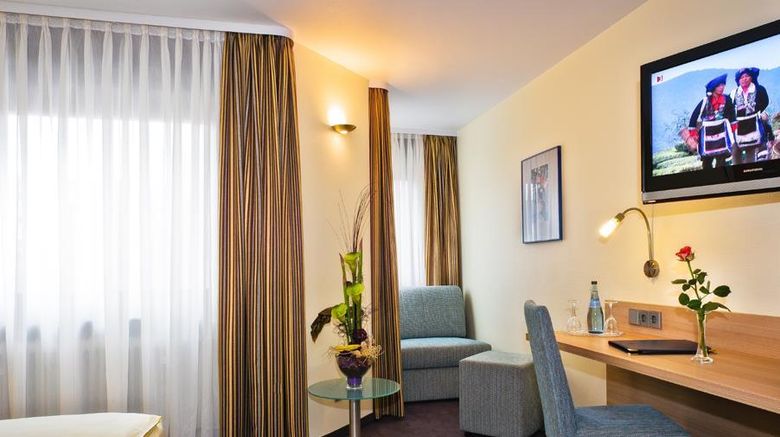<b>City Partner Hotel Berliner Hof Suite</b>. Images powered by <a href="https://iceportal.shijigroup.com/" title="IcePortal" target="_blank">IcePortal</a>.
