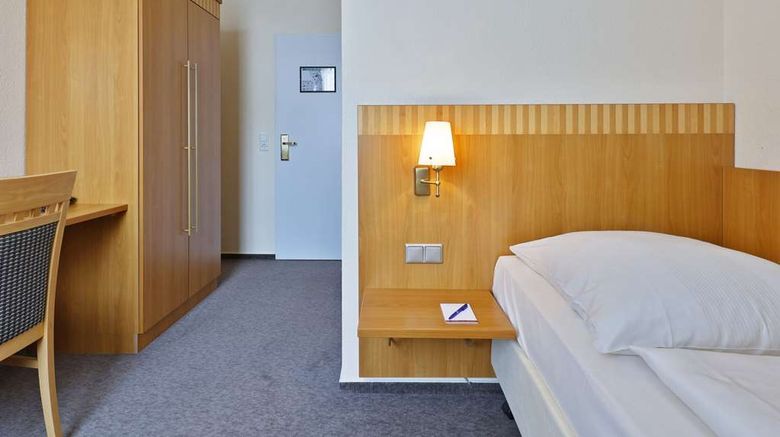 <b>City Partner Central Hotel Room</b>. Images powered by <a href="https://iceportal.shijigroup.com/" title="IcePortal" target="_blank">IcePortal</a>.