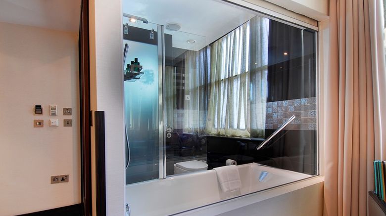 <b>The Montcalm at The Brewery London City Room</b>. Images powered by <a href="https://iceportal.shijigroup.com/" title="IcePortal" target="_blank">IcePortal</a>.