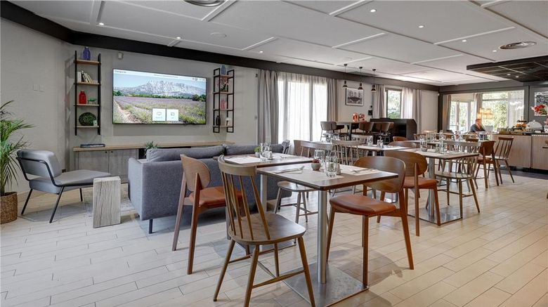 <b>Campanile Aix-en-Provence East Meyreuil Restaurant</b>. Images powered by <a href="https://iceportal.shijigroup.com/" title="IcePortal" target="_blank">IcePortal</a>.