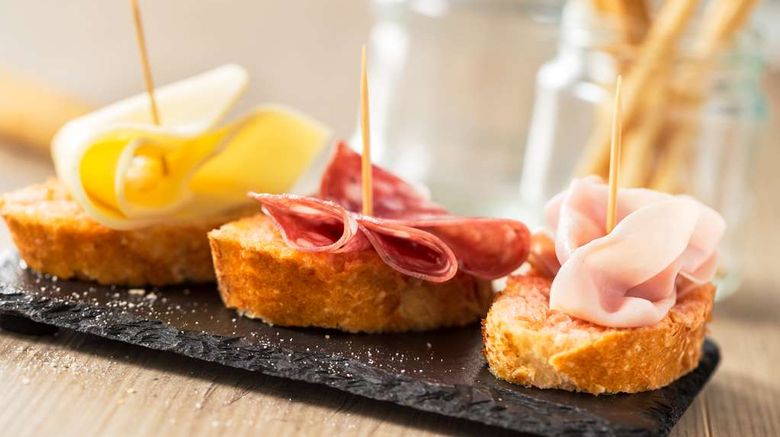 <b>Campanile Annecy - Cran Gevrier Restaurant</b>. Images powered by <a href="https://iceportal.shijigroup.com/" title="IcePortal" target="_blank">IcePortal</a>.