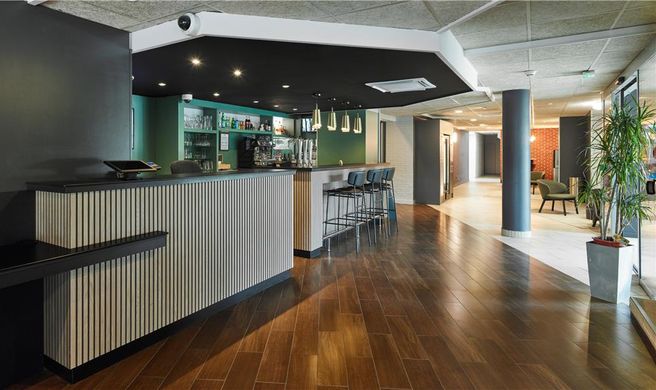 Campanile Argenteuil Lobby
