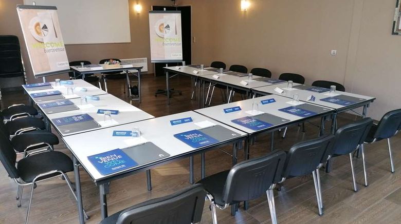 <b>Campanile de Bayeux Meeting</b>. Images powered by <a href="https://iceportal.shijigroup.com/" title="IcePortal" target="_blank">IcePortal</a>.