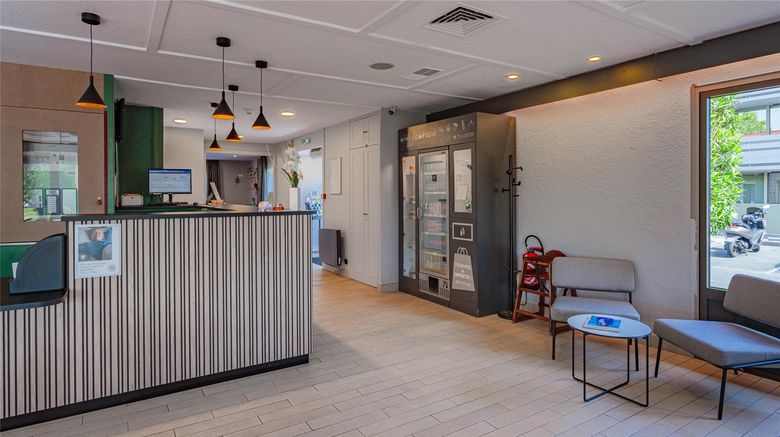 <b>Campanile Bayonne Lobby</b>. Images powered by <a href="https://iceportal.shijigroup.com/" title="IcePortal" target="_blank">IcePortal</a>.